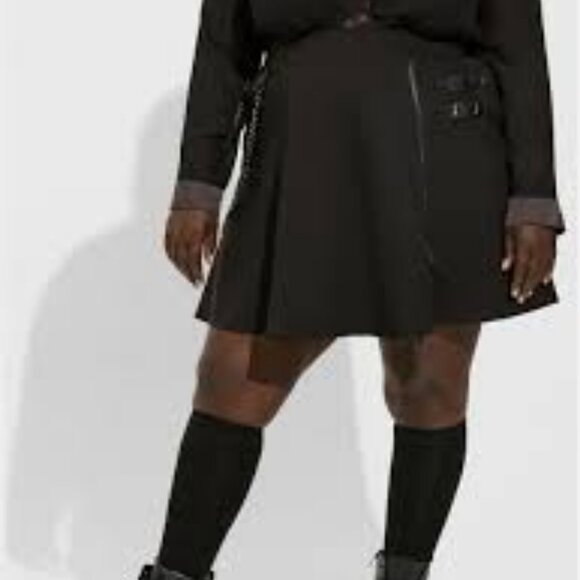 Torrid Refined Crepe Skater Skirt Zipper Chain Buckle Detail - Picture 3 of 12